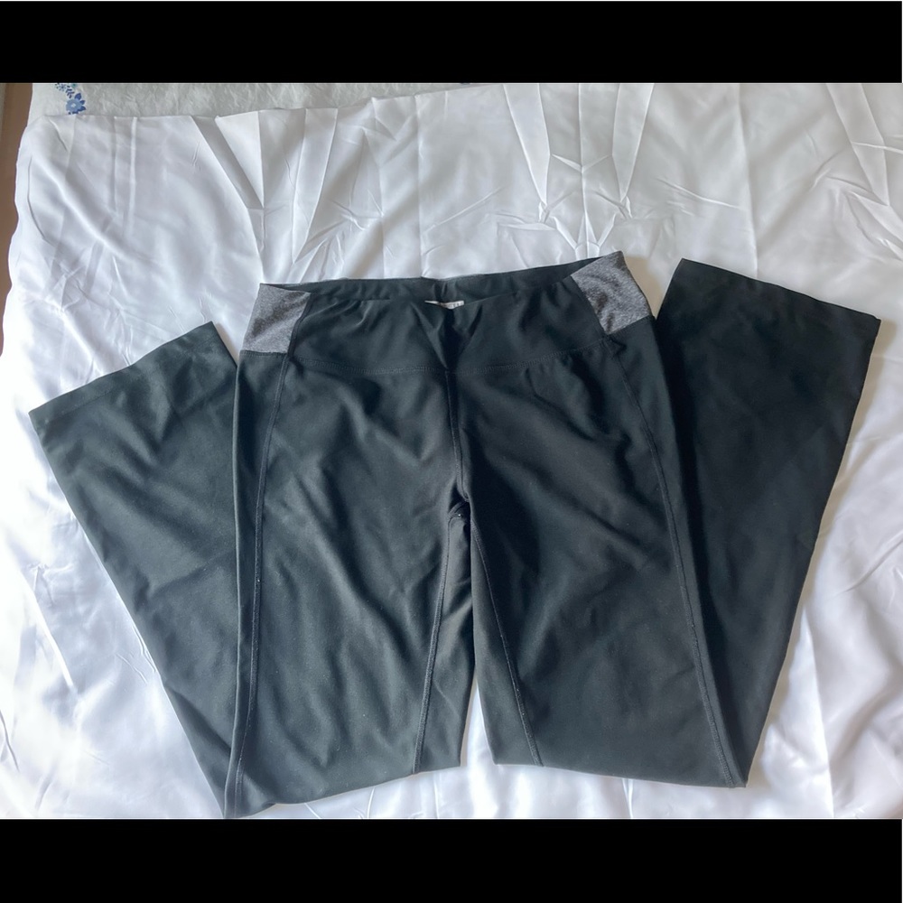 Wide waist and semi relaxed leg opening leggings